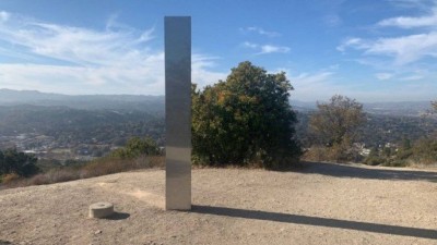 Monolito aparece em montanha na Califórnia - Foto: Reprodução/Twitter(Connor Allen @ConnorCAllen)