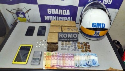 Drogas, celulares e dinheiro apreendidos pela Guarda com o acusado - Foto: GMD
