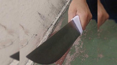 Jovem é preso depois de roubar galão de combustível da vizinha e agredir a mãe a golpes de facão