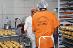 Padaria da Gameleira conta com forno turbo, cilindro profissional, modeladora para pães, amassadeira espiral com capacidade para 25 kg (Foto: Edemir Rodrigues)