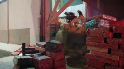 PRF apreende 12,4 toneladas de maconha em farelo de soja na BR-163