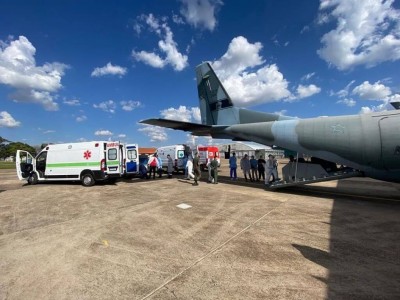 Avião da Força Aérea Brasileira partiu com pacientes douradenses de Campo Grande até Porto Velho, em Rondônia (Foto: Divulgação/Prefeitura)