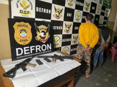 Paraguaios são presos com fuzis e carros de luxo na fronteira pela Defron