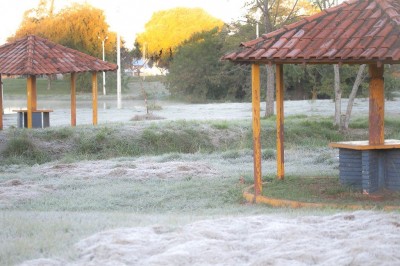 Às 6h de hoje os termômetros marcaram 0.3ºC e condições favoráveis para ocorrência de geada de intensidade forte (Foto: Franz Mendes/Divulgação)