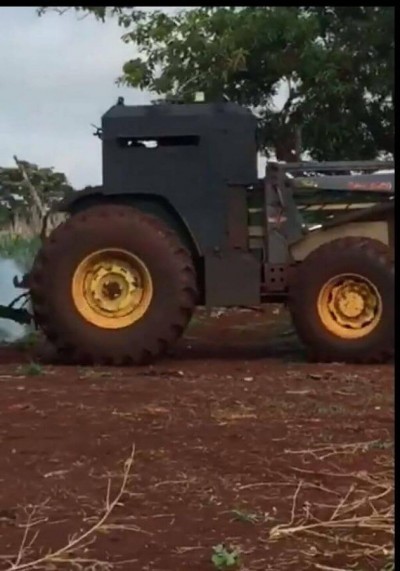 Área em litígio judicial também teve confrontos e produtor rural blindou trator (Foto: Arquivo/94FM)
