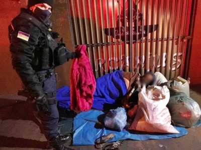 Entrega de cobertores realizadas durante outras frente frias. Foto: Arquivo.
