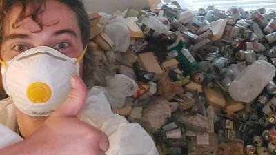 Responsável por limpeza de apartamento deixado com 8 mil latinhas de cerveja e caos (Foto: Reprodução)