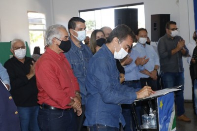 Marçal assina autorização de obras em Douradina