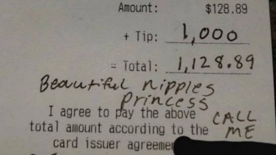 Garçonete recebe gorjeta de R$ 5.200 por ter 'mamilos bonitos' (Foto: Reprodução/Reddit)