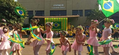 Desfile cívico da Creche André Luiz celebrou a Independência do Brasil (Foto: Eliel Oliveira/Divulgação)