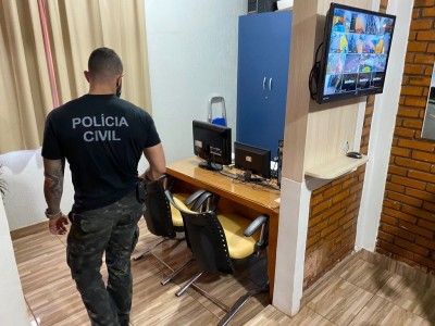 Polícia Civil deflagra operação e cumpre mandados busca e prisão contra ex-servidores em dois municípios