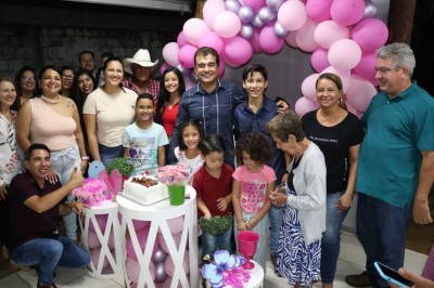 Marçal Filho na casa da Geovana, que completou 8 anos