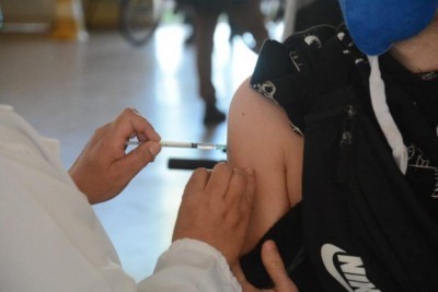 Imunização contra o novo coronavírus será realizada no sábado (9) apenas na Central de Vacinação, das 8h às 13h, com aplicação das doses 1, 2 e 3 (Foto: Divulgação/Prefeitura de Dourados)