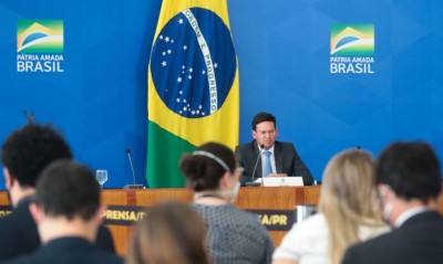 Ministro da Cidadania, João Roma, fala à imprensa no Palácio do Planalto, sobre as estratégias e rumos para o Auxílio Brasil (Foto: Valter Campanato/Agência Brasil)