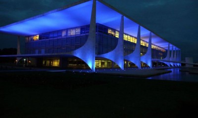 Campanha Novembro Azul chama atenção para o câncer de próstata (Foto: Wilson Dias/Agência Brasil)