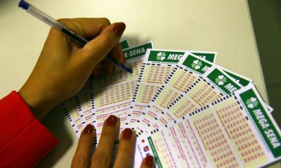 Os números sorteados ontem foram: 01; 19; 41; 46; 48; e 55 (Foto: Marcello Casal Jr./Agência Brasil)