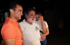 Antônio Marcos e a esposa Irani ficaram emocionados ao verem a moto