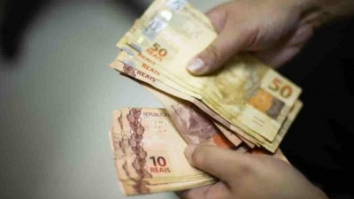 Salário mínimo passa a ser de R$ 1.212 a partir de amanhã