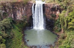 Parque Natural Municipal Salto do Sucuriú é o cartão postal de Costa Rica. Cachoeira tem 67 metros de altura (Foto: Divulgação/Fapec)