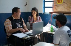 Voluntários da Universidade Federal de Mato Grosso do Sul (UFMS) deram orientação jurídica (Foto: Divulgação)