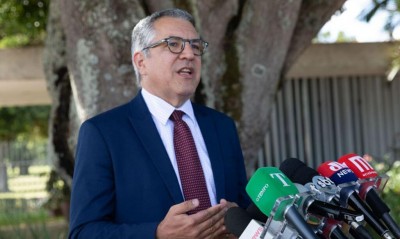 ministro de Relações Institucionais, Alexandre Padilha, fala com a imprensa após reunião no Palácio da Alvorada (Foto: Fabio Rodrigues-Pozzebom/Agência Brasil)