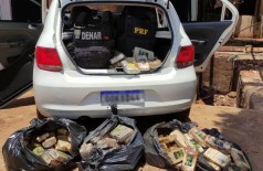Os presos, a cocaína e o automóvel foram encaminhados à DENAR em Campo Grande (Foto: Divulgação/PRF)