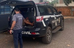 Ele será encaminhado ao presídio da cidade de Caarapó, onde permanecerá à disposição da Justiça (Foto: Divulgação/Polícia Civil)
