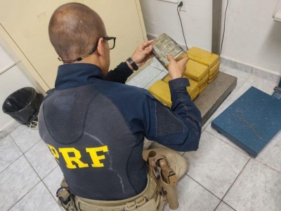 A ocorrência foi encaminhada à Polícia Federal em Corumbá (Foto: Divulgação/PRF)