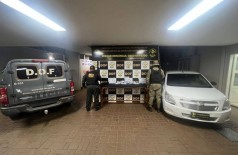 Em busca veicular, os policiais localizaram um compartimento oculto no carro, onde estavam armazenados 15 quilos de agrotóxicos contrabandeados do Paraguai (Foto: Divulgação/DOF)