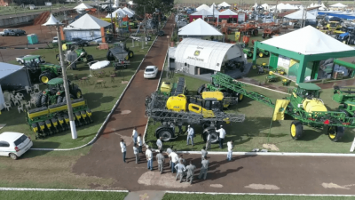 Feira Agropecuária de Dourados reúne expositores de maquinários no parque de exposições (Foto: Sindicato Rural de Dourados/Arquivo)