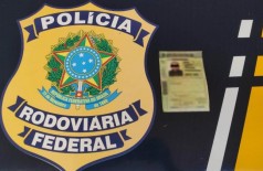 Homem foi preso e encaminhado à Polícia Federal (Foto: Divulgação/PRF)