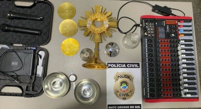 Os objetos serão entregues ao responsável pela igreja (Foto: Divulgação/Polícia Civil)