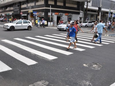Contran estabelece padrões e critérios para a instalação de faixa de pedestres