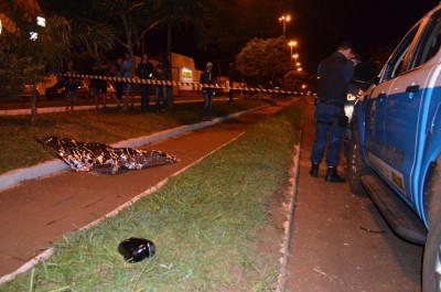 Segundo a Perícia Técnica, a vitima foi arremessada a 22 metros do local do atropelamento. (Sidnei Bronka)