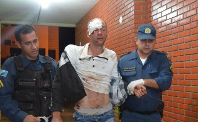 Ele foi levado ao hospital da vida, e após ser liberado acabou sendo encaminhado até a delegacia. (Sidnei Bronka)