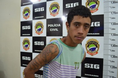 Douradense é preso com munição e moto roubada; na delegacia ele confessou outros dois assaltos