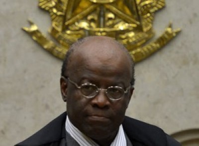 Barbosa adia para 6 de agosto aposentadoria no STF