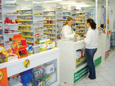 Volta ao Senado projeto que regulamenta funcionamento de farmácias