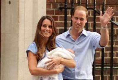 Kate e seu primeiro filho, George, quando nasceu (Divulgação/The British Monarchy)