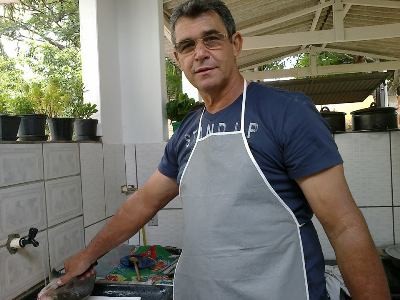 Motorista morre prensado entre caminhão e carreta parada em MS