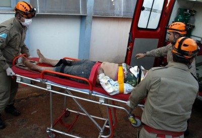Ela foi socorrida e encaminhada para o Hospital da Vida por uma equipe do corpo de bombeiro (Adilson Bombeiro)