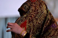 Jovem que fugiu de um casamento forçado depõe no Paquistão. (Reprodução)