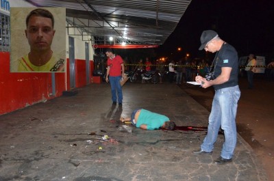 Segundo testemunhas, os dois homens que praticaram o crime correram em direção a um veículo que estava estacio... (Sidnei Bronka)