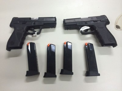 Dupla é presa pela PRF transportando duas pistolas .40