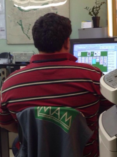 Você na Redação: Jovem flagra funcionário da prefeitura jogando em horário de trabalho