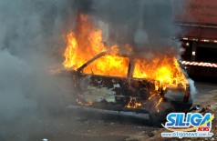 Em dia de fúria, rapaz de 31 anos coloca fogo no próprio carro em Fátima do Sul