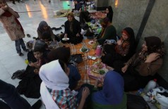 Cinco pessoas condenadas a chibatadas no Irã por comer em público durante o Ramadã