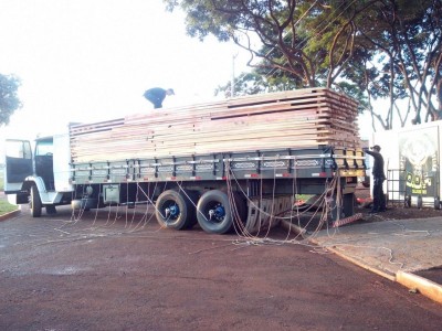 DOF apreende caminhão de madeira com maconha; droga pode pesar mais de 8 toneladas