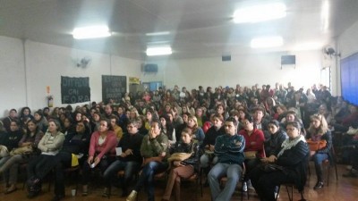 Assembleia realizada na manhã desta segunda-feira esteve lotada de educadores; categoria garante que mantém a... (Divulgação/Simted)