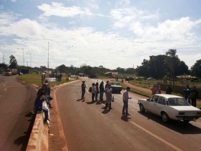 Desde o dia 30 os indígenas bloquearam a rodovia MS156 (Aislan Nonato)